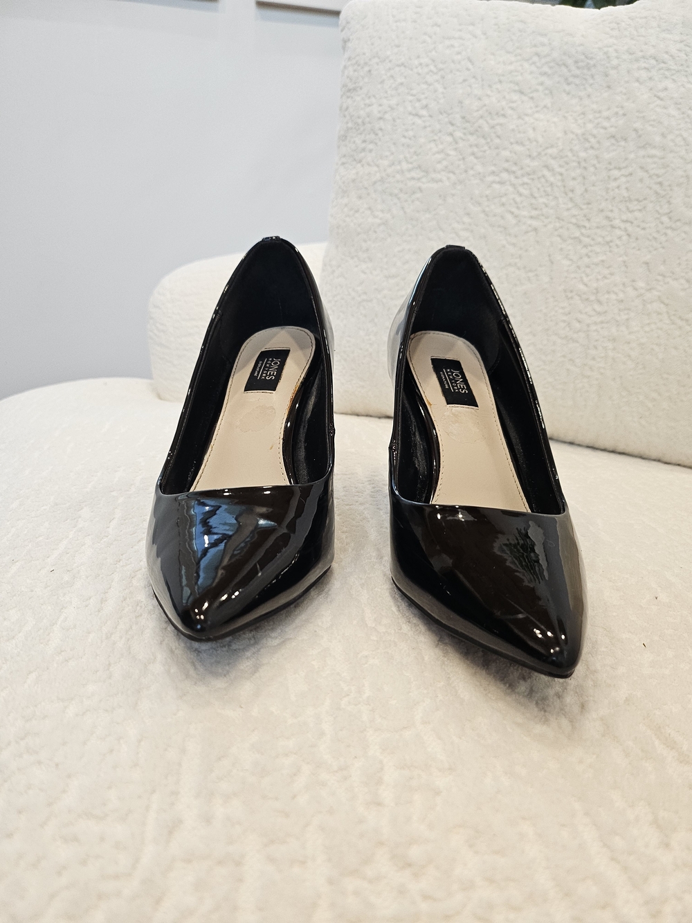 Jones New York Black Patent Pointed Toe Pumps - Classic Gloss - Picture 5 of 10